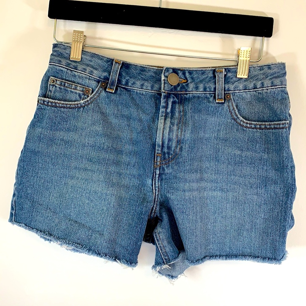 ASOS // Denim Frayed Mid-Rise Light Wash Women’s Size 6 Cotton Blue Jean Shorts
